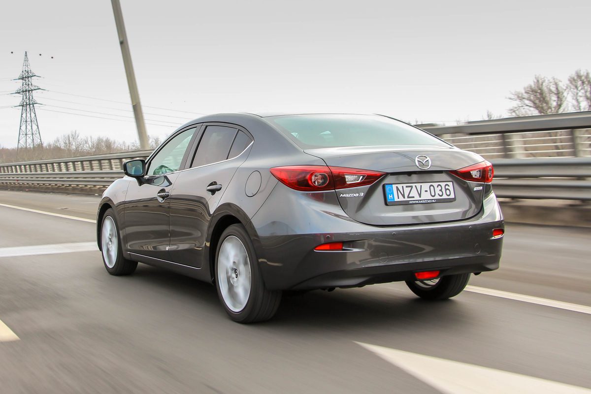 MAZDA 3