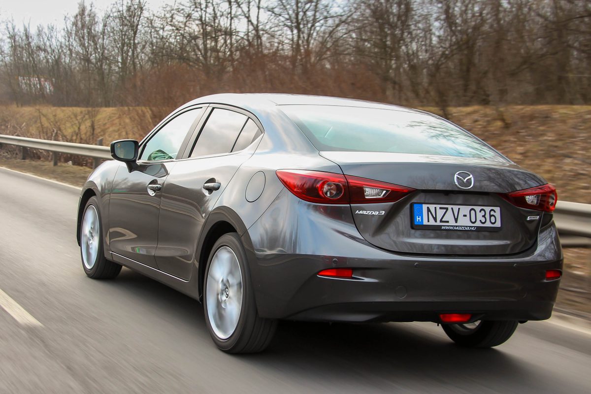 MAZDA 3