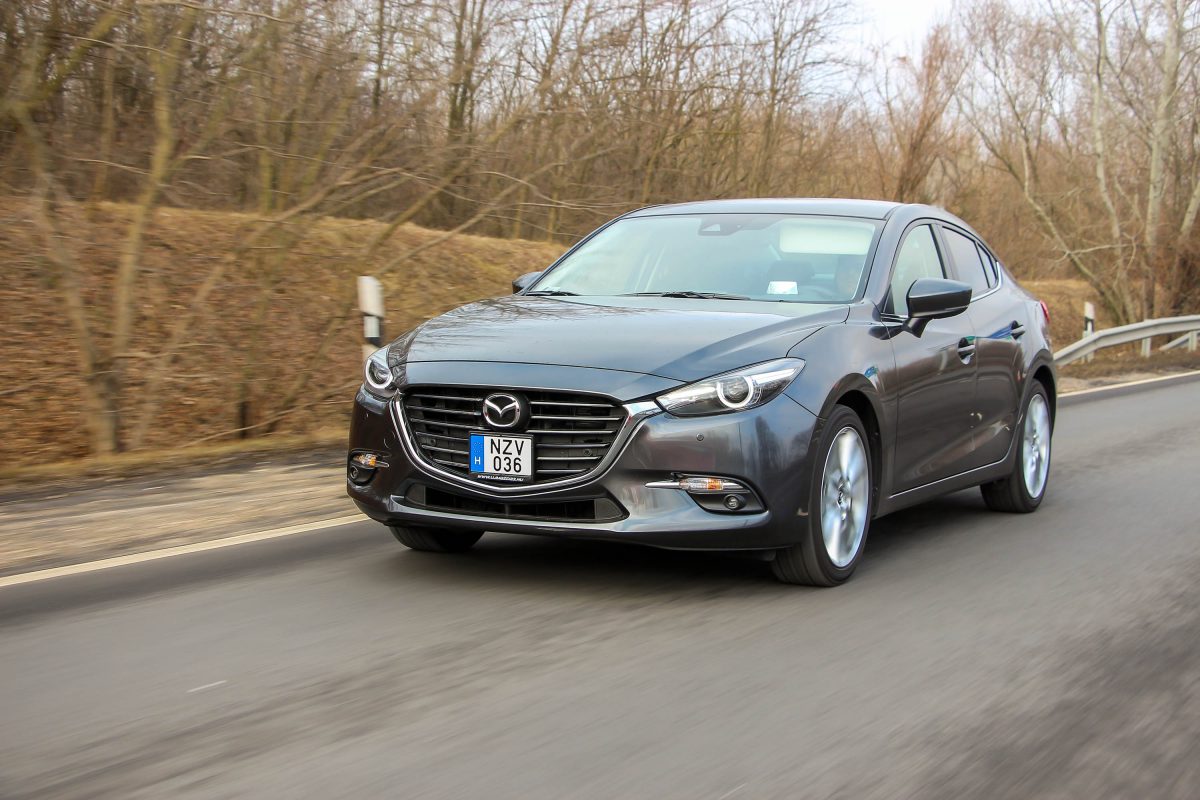 MAZDA 3