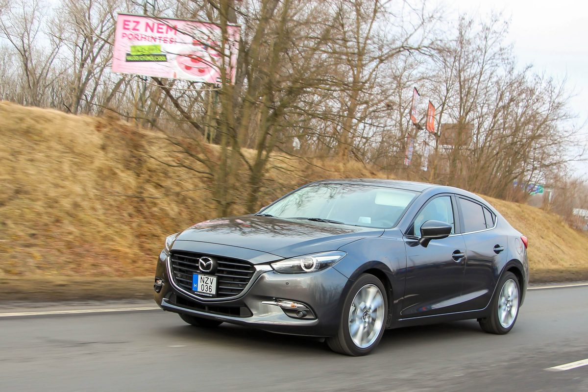 MAZDA 3