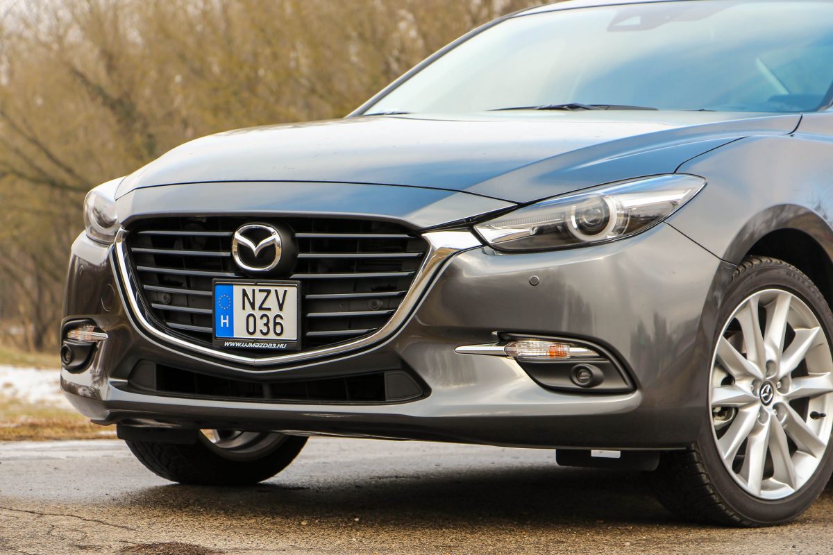 MAZDA 3
