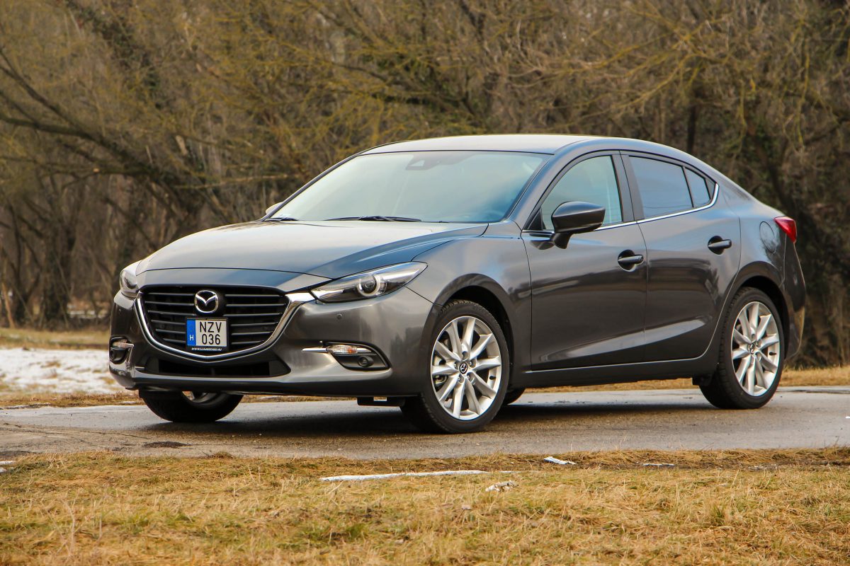 MAZDA 3