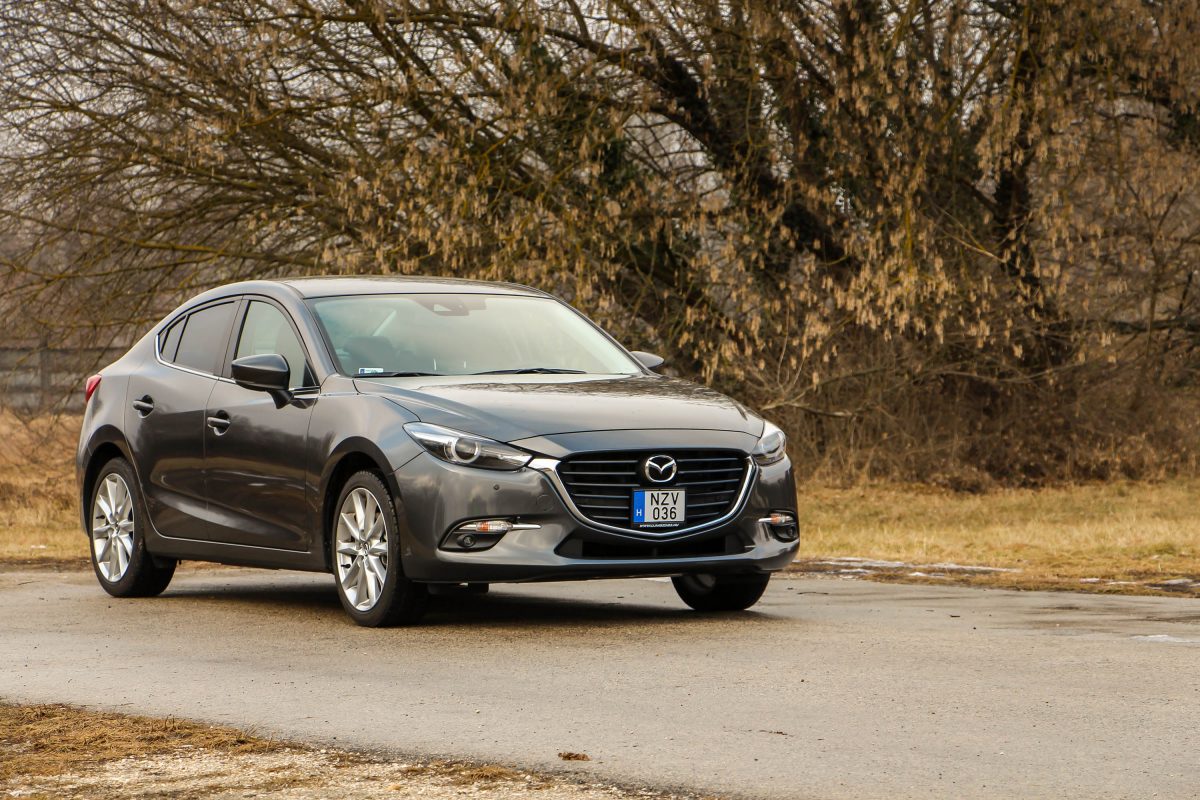 MAZDA 3