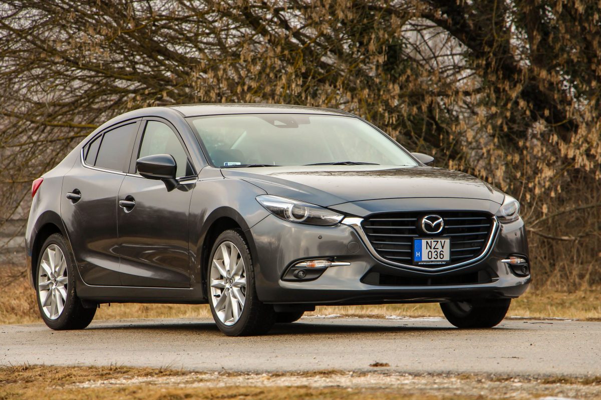 MAZDA 3