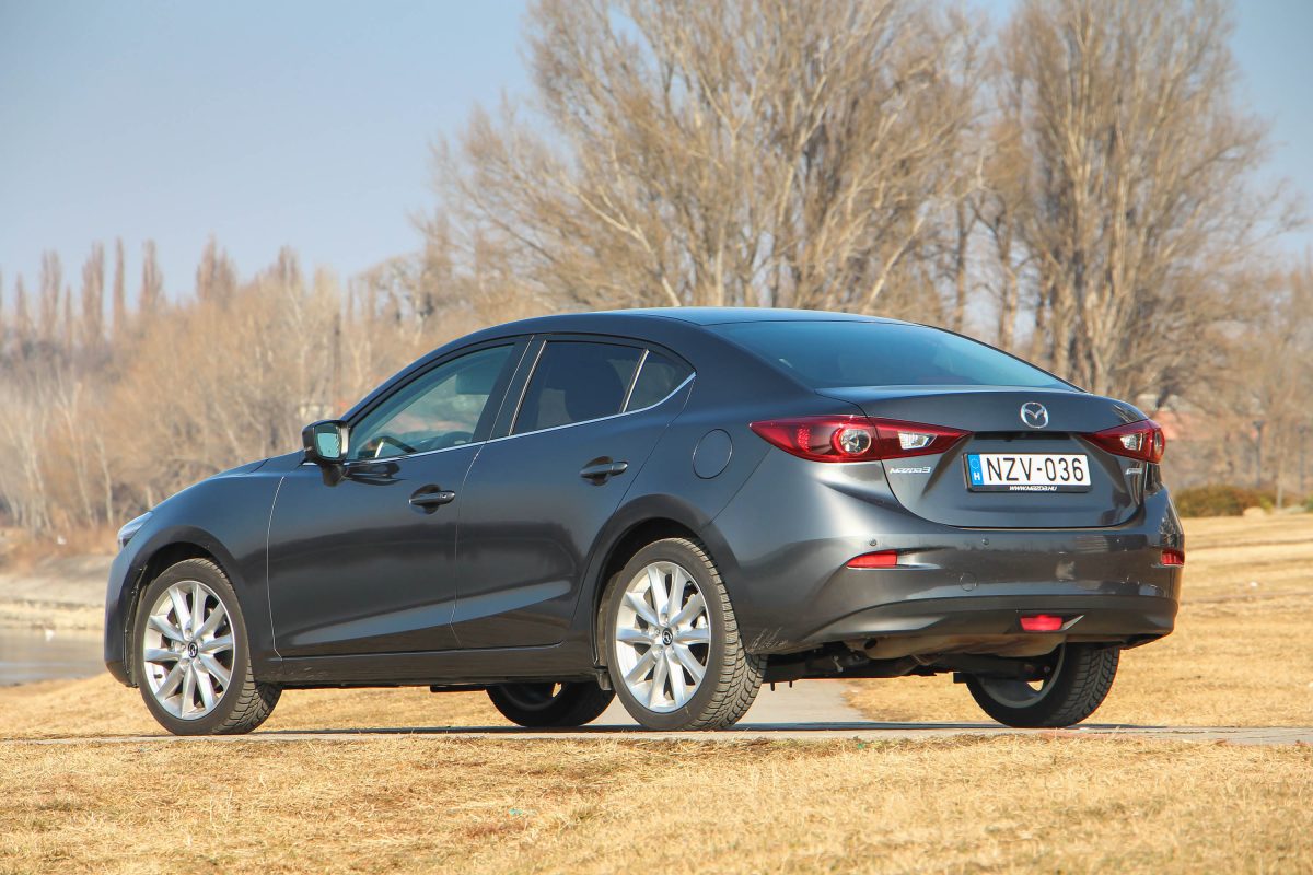 MAZDA 3