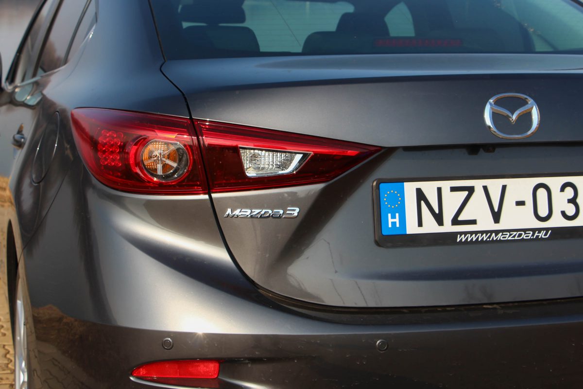MAZDA 3