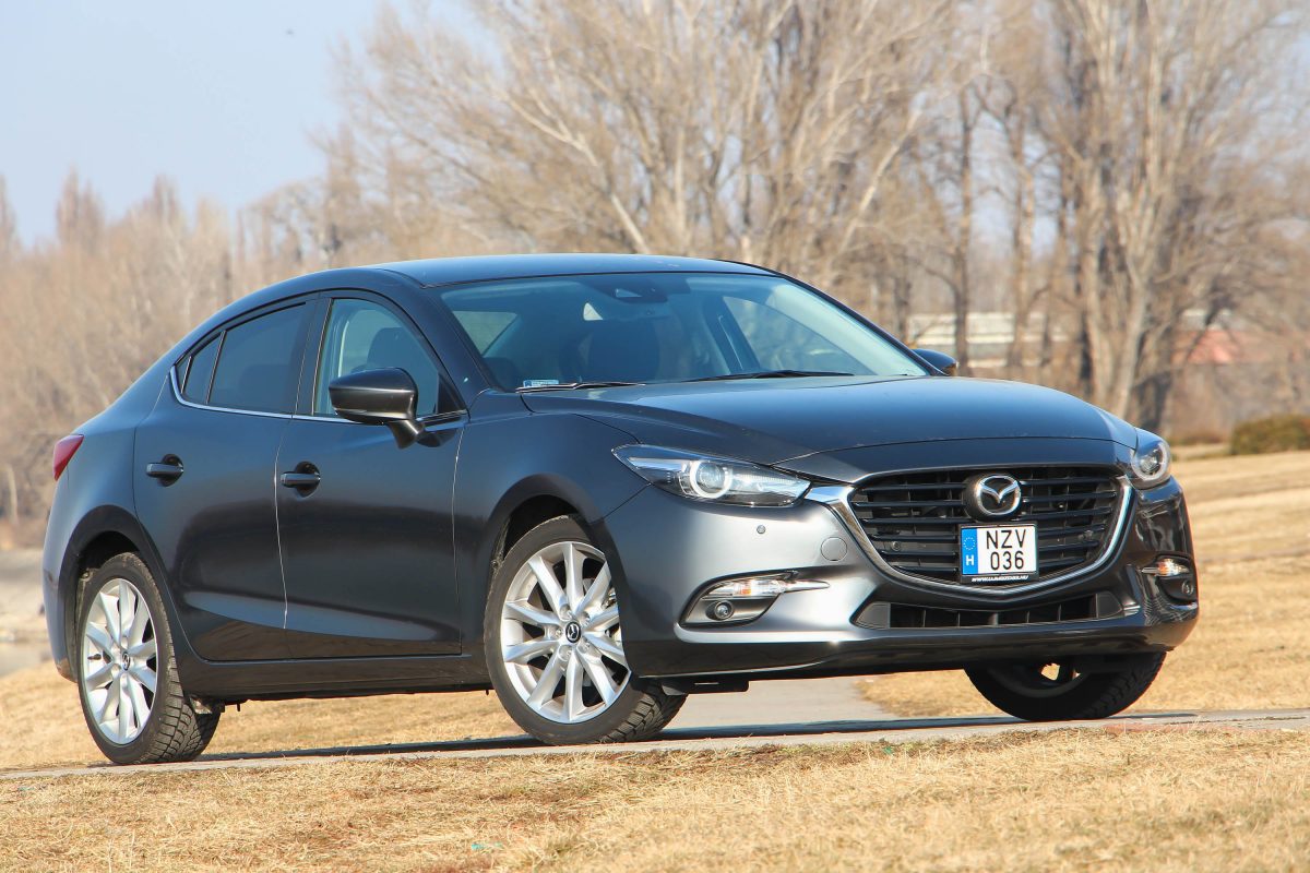 MAZDA 3