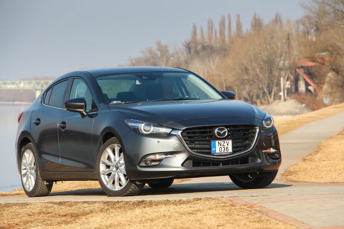 MAZDA 3