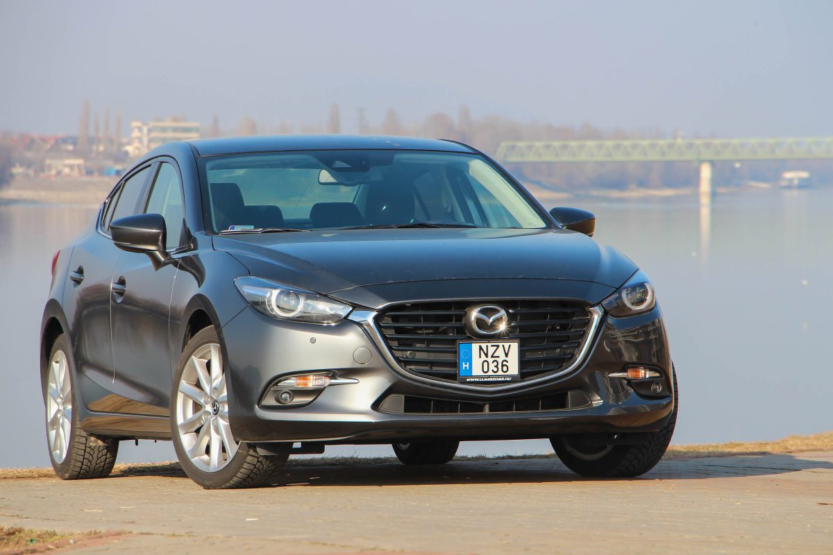 MAZDA 3