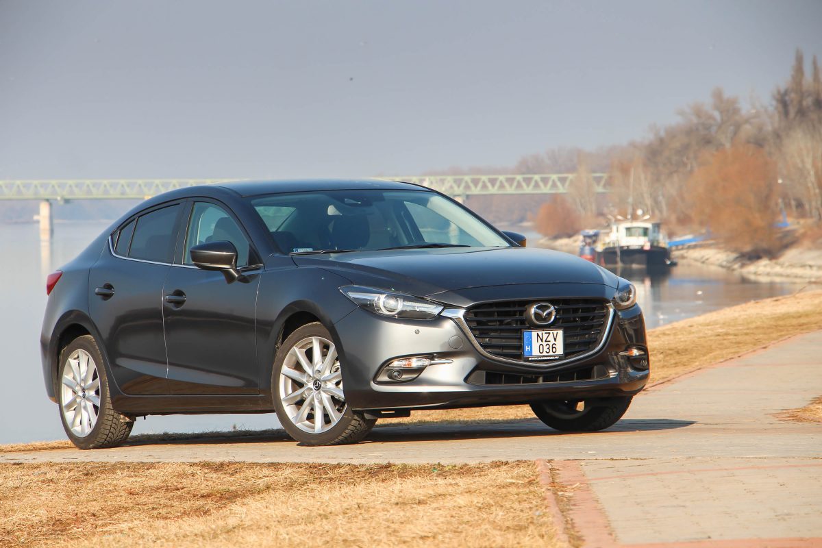 MAZDA 3