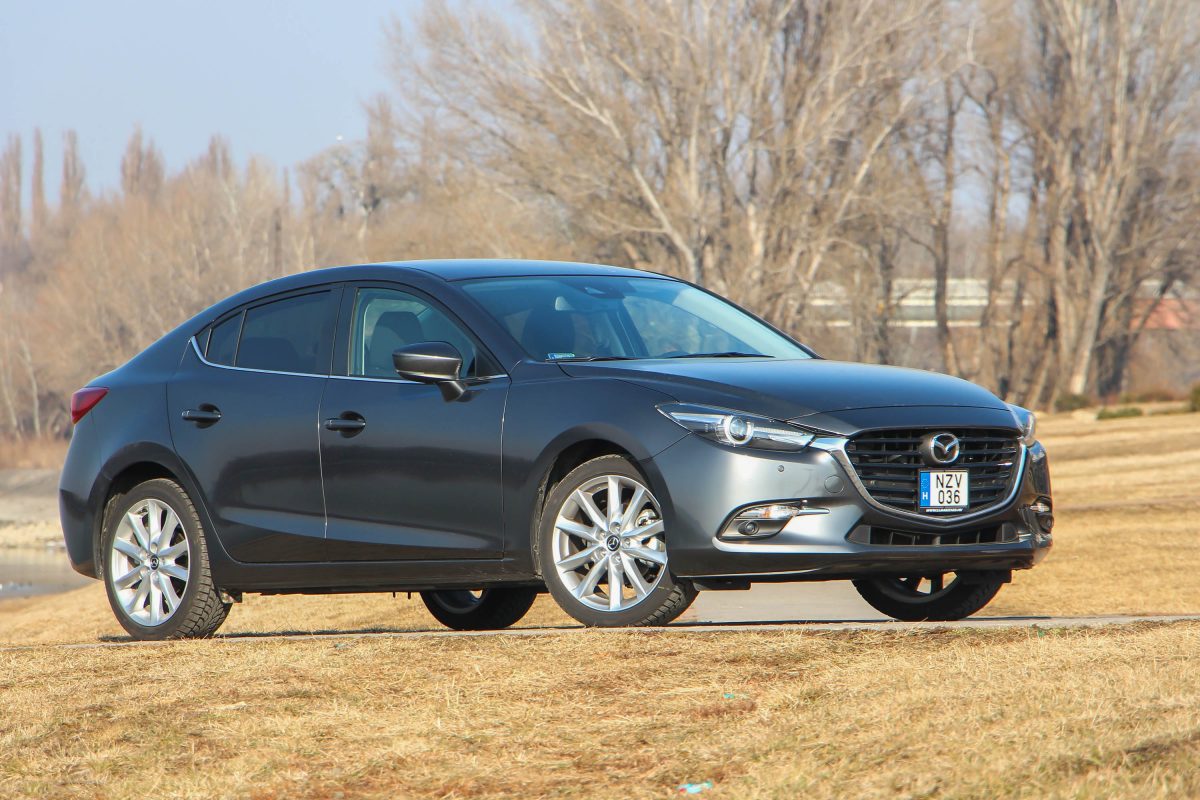 MAZDA 3