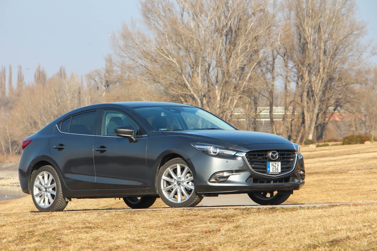 MAZDA 3