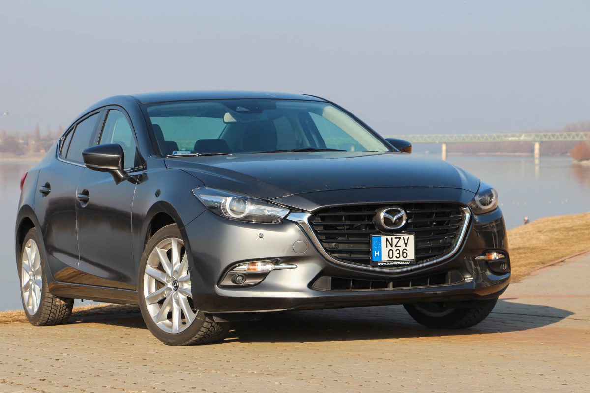 MAZDA 3