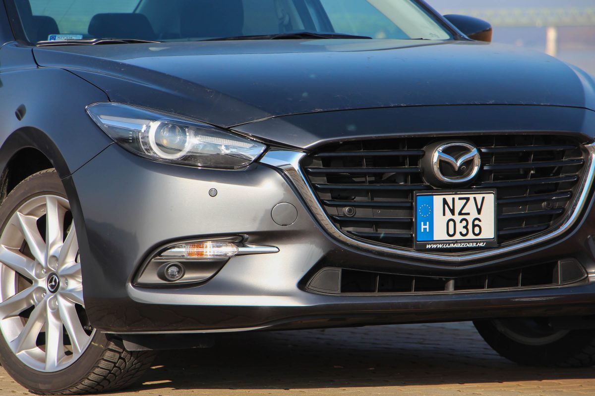 MAZDA 3
