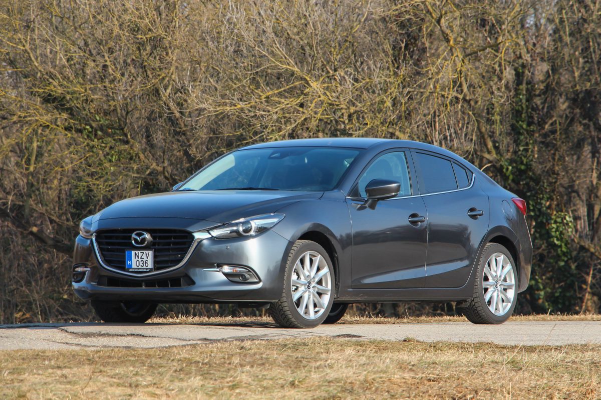 MAZDA 3