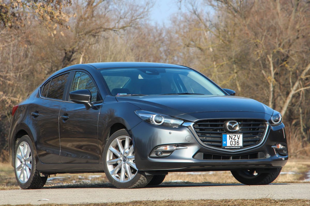MAZDA 3