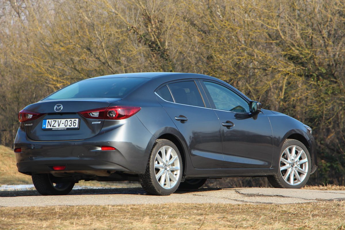 MAZDA 3