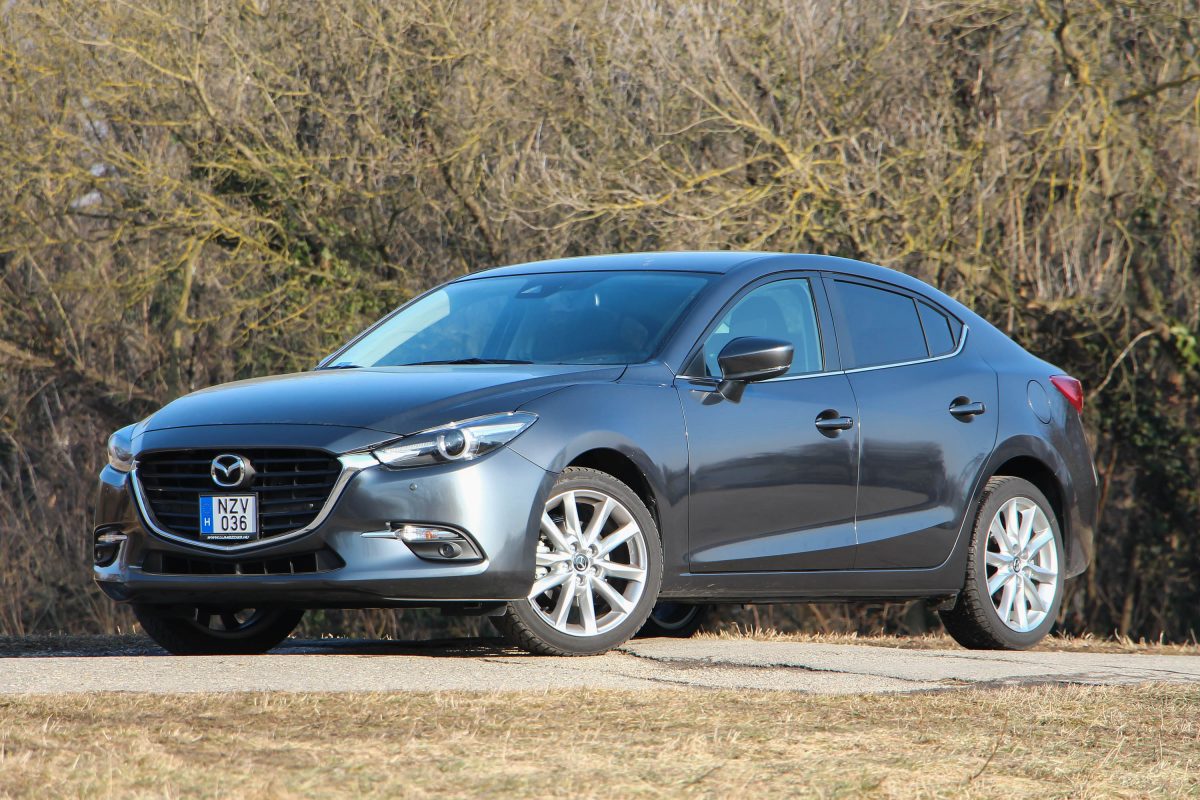 MAZDA 3