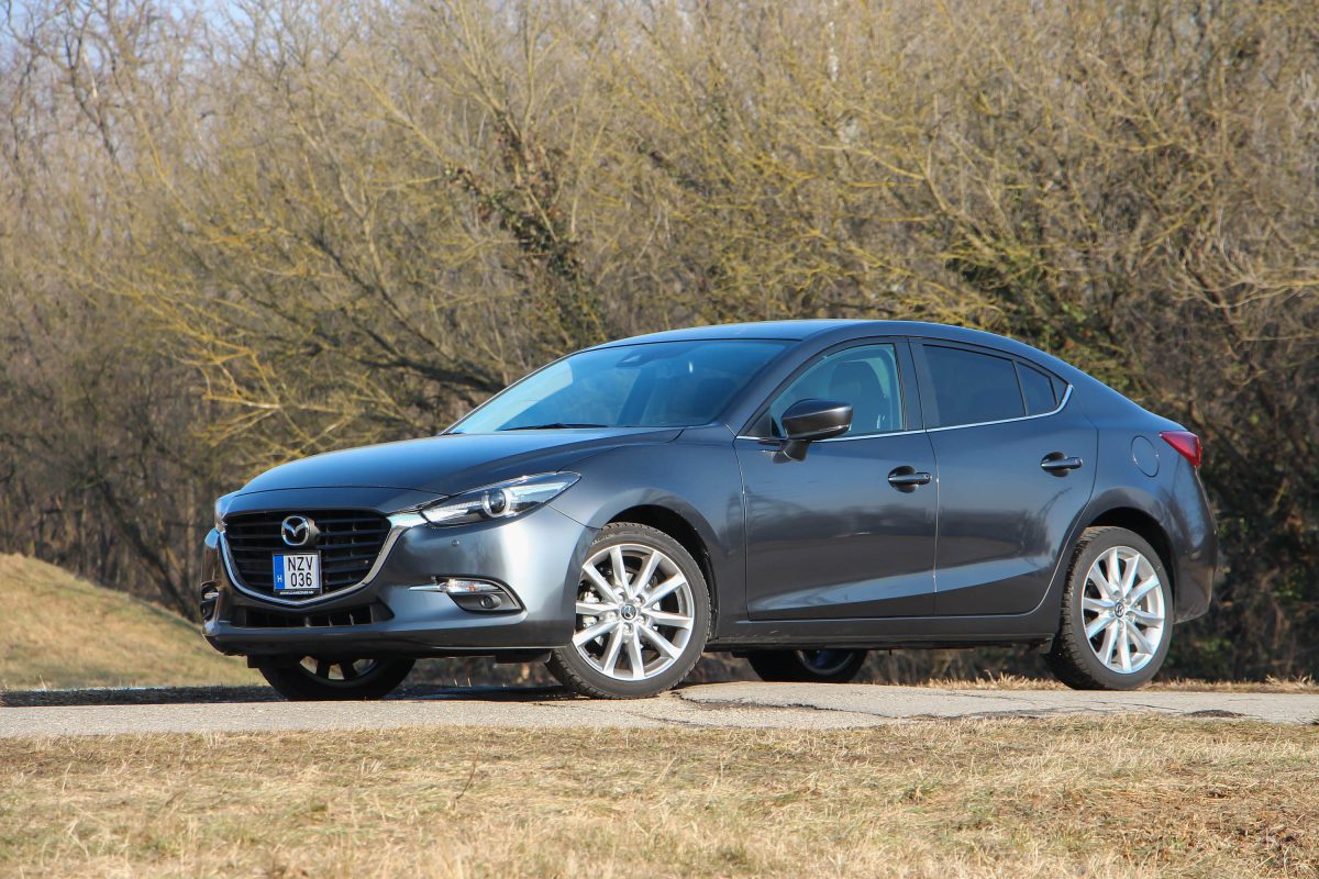 MAZDA 3