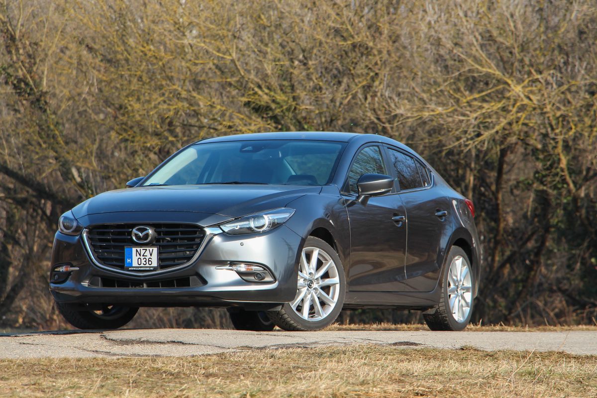MAZDA 3