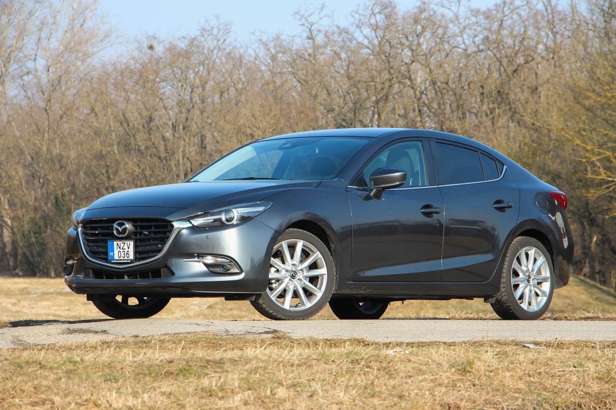 MAZDA 3