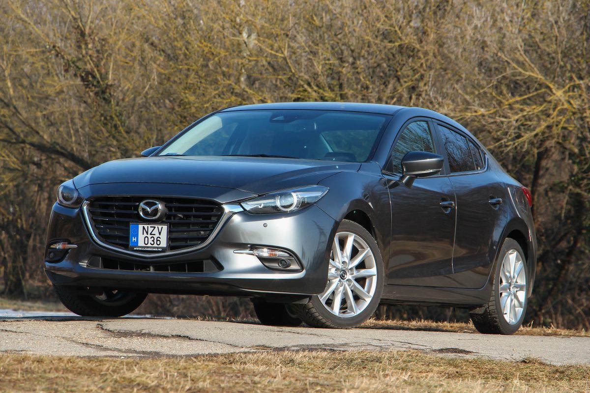 MAZDA 3