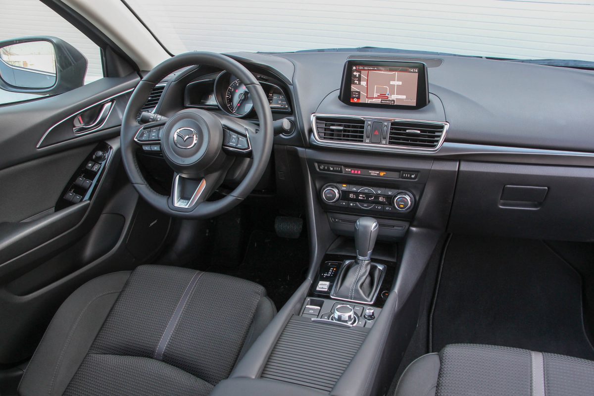 MAZDA 3