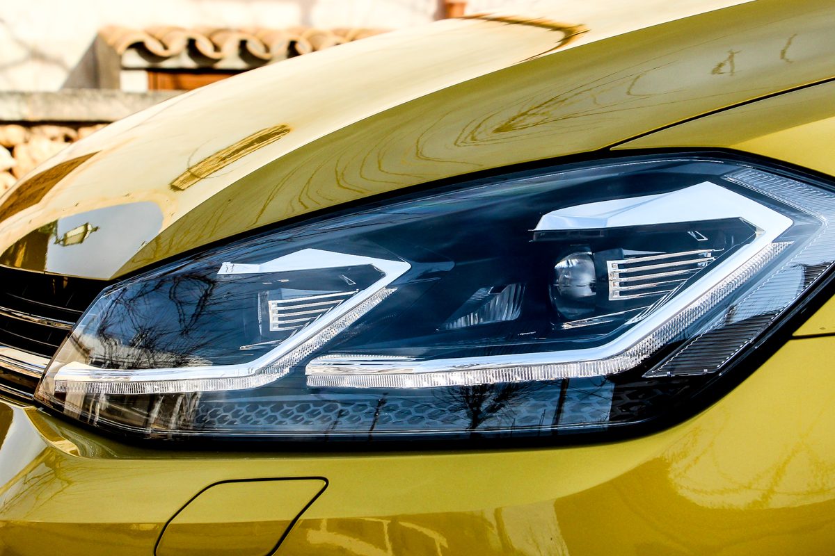 VOLKSWAGEN GOLF