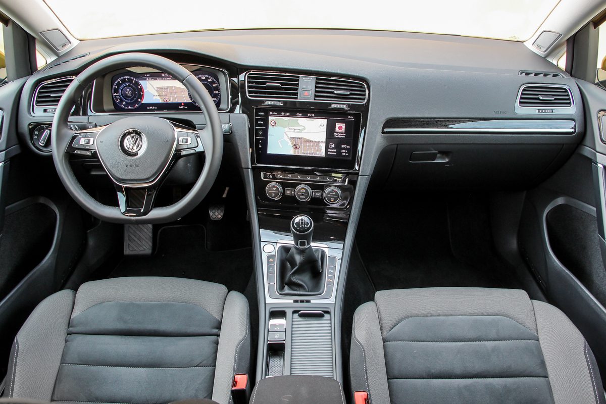 VOLKSWAGEN GOLF