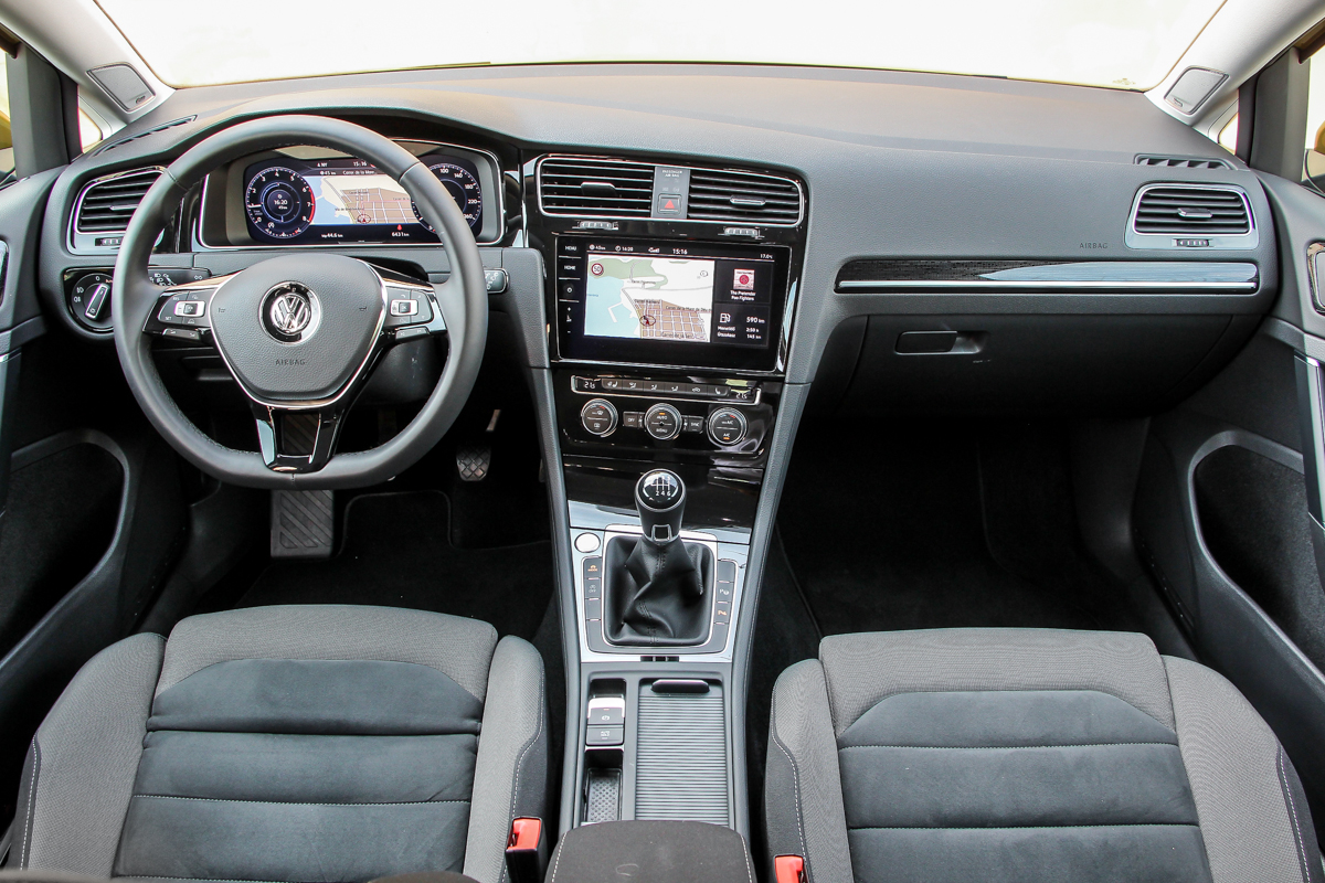 VOLKSWAGEN GOLF