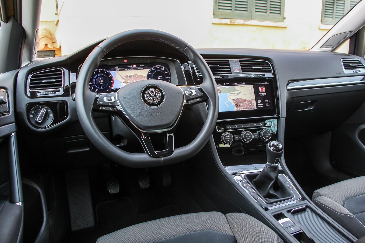 VOLKSWAGEN GOLF