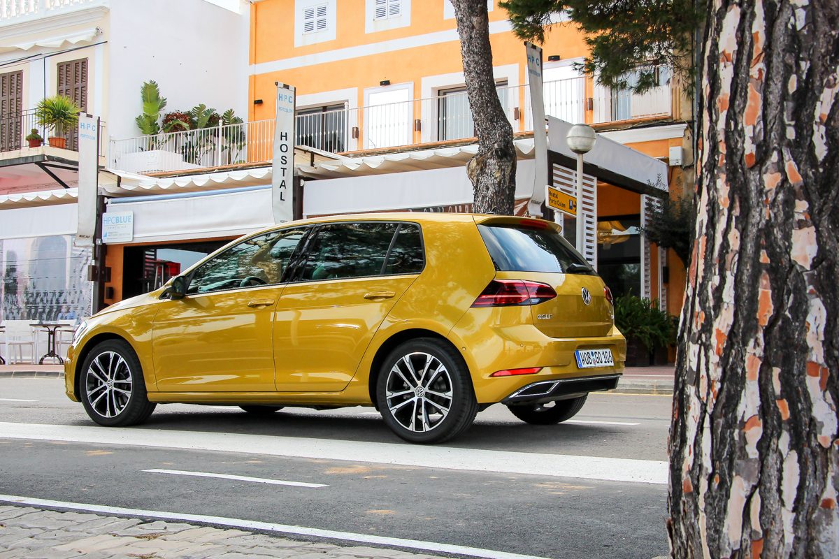 VOLKSWAGEN GOLF