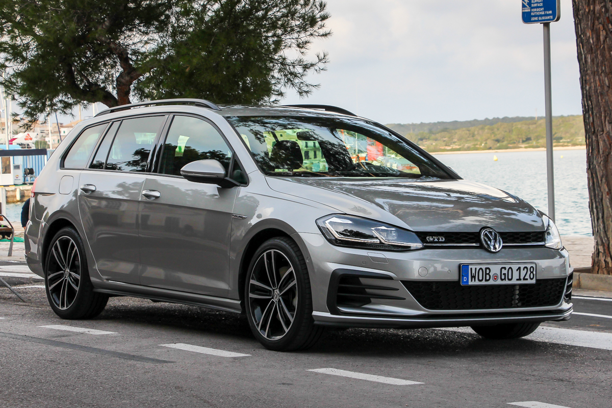 VOLKSWAGEN GOLF