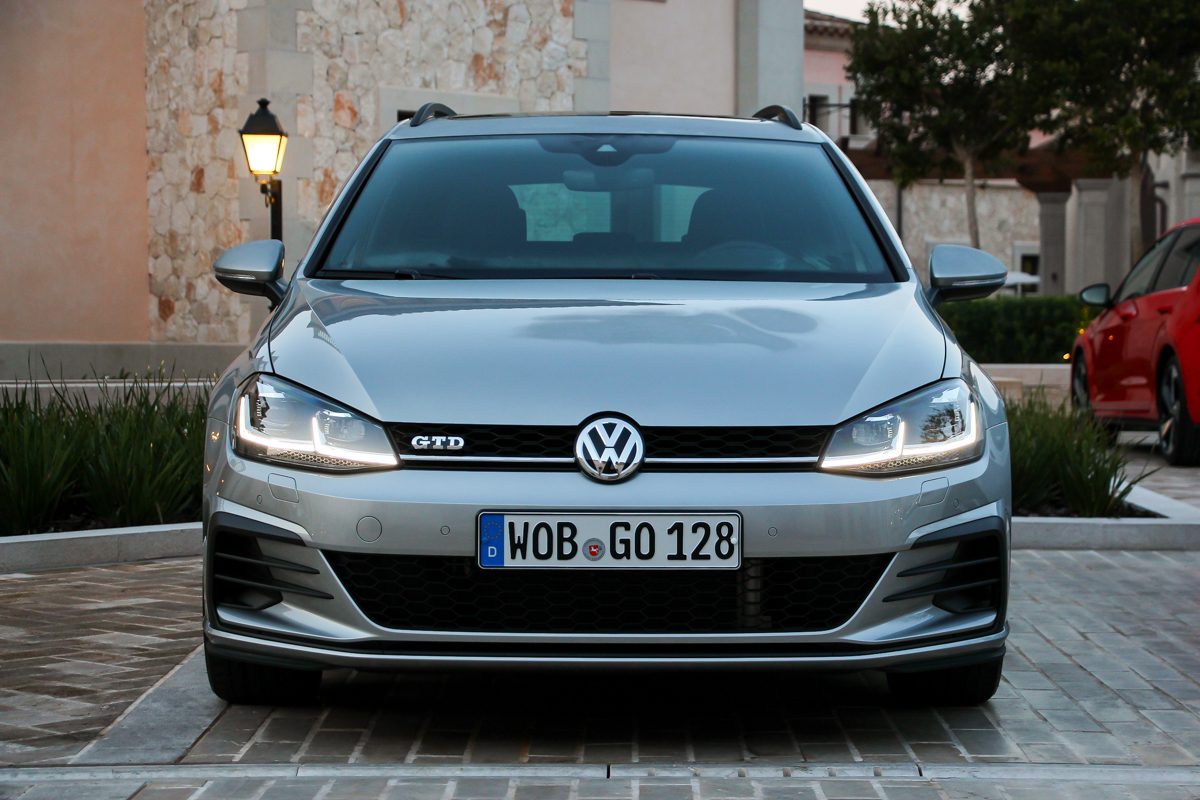 VOLKSWAGEN GOLF