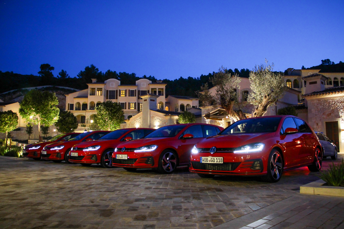 VOLKSWAGEN GOLF