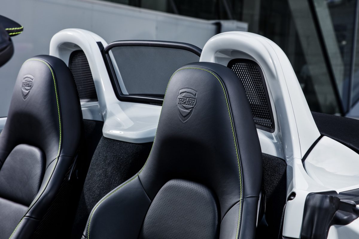 PORSCHE