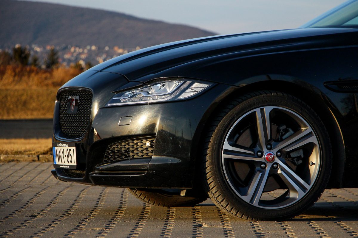JAGUAR XF