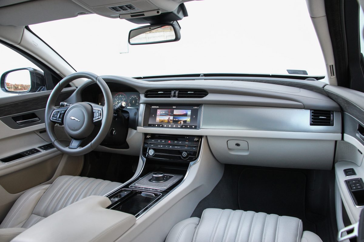 JAGUAR XF
