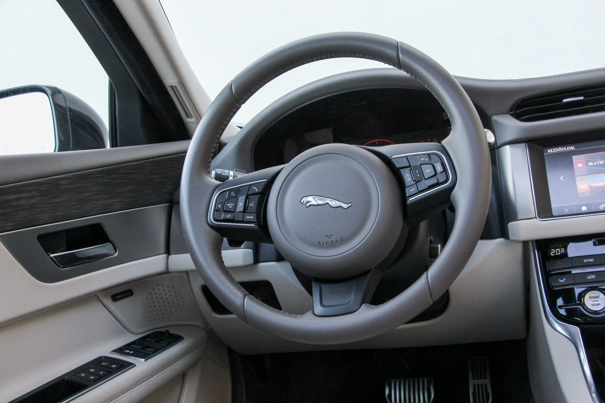 JAGUAR XF