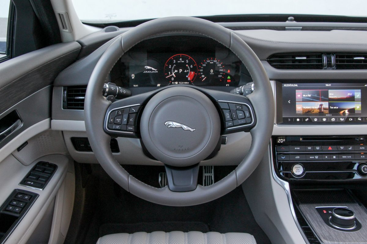 JAGUAR XF