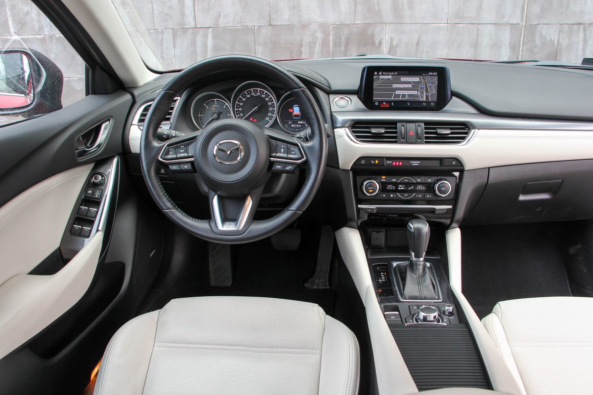 MAZDA 6