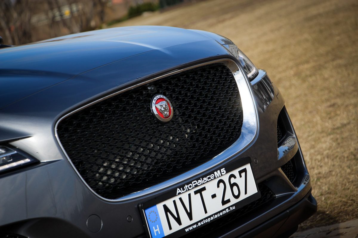 JAGUAR F-PACE