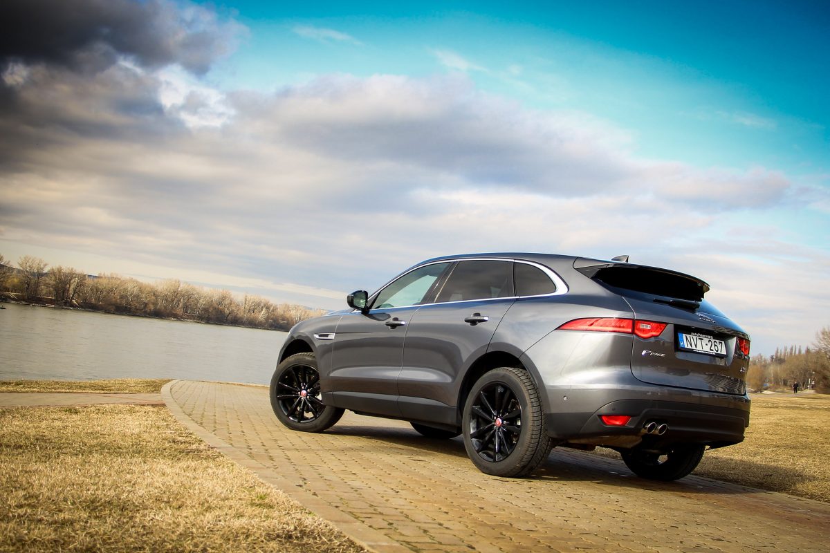 JAGUAR F-PACE