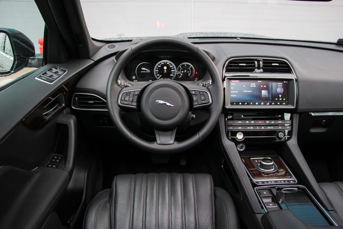 JAGUAR F-PACE
