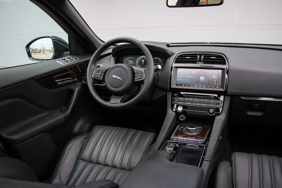 JAGUAR F-PACE