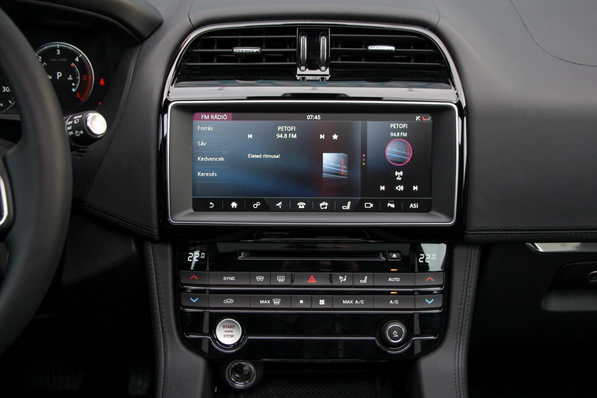 JAGUAR F-PACE