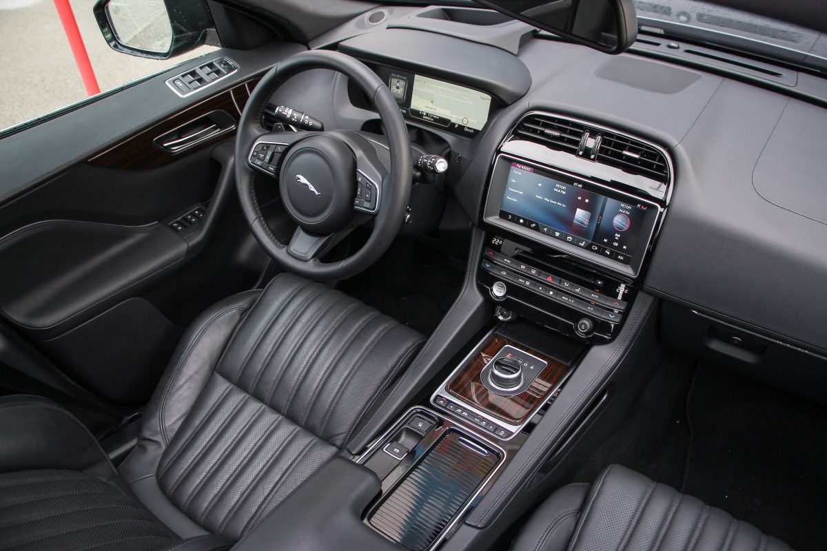 JAGUAR F-PACE
