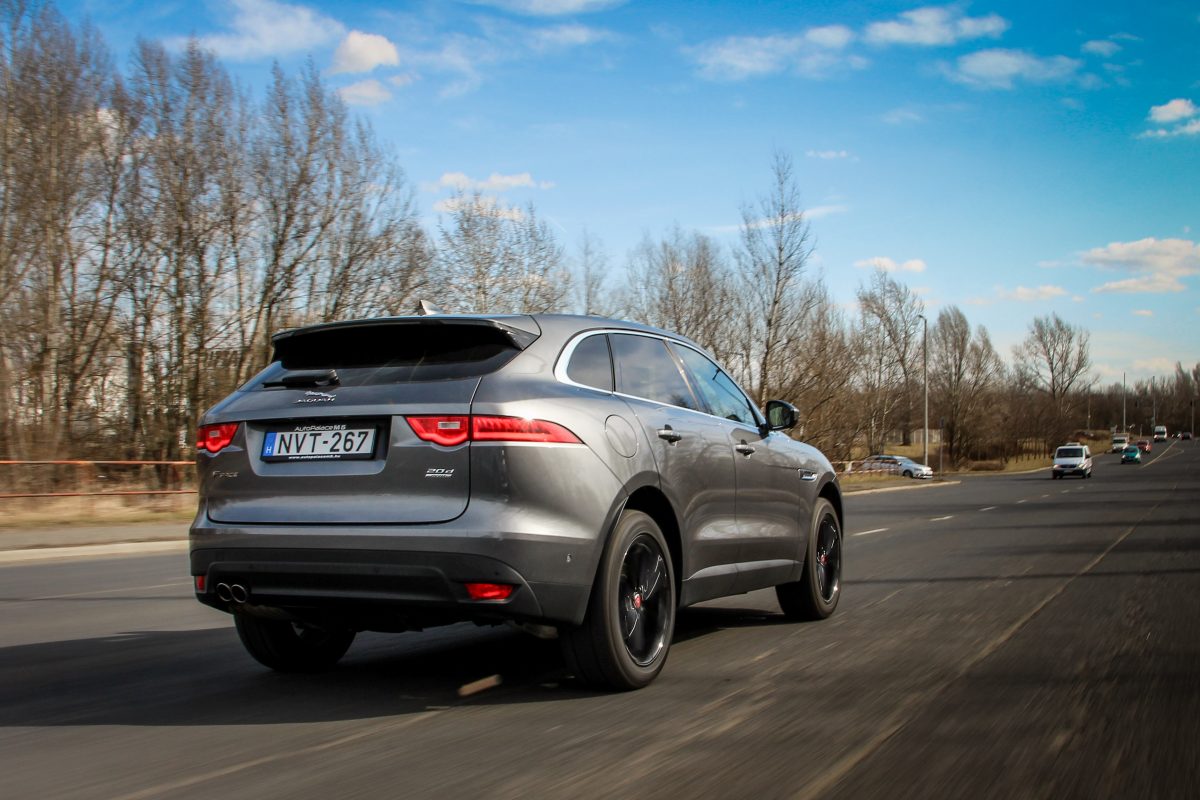 JAGUAR F-PACE