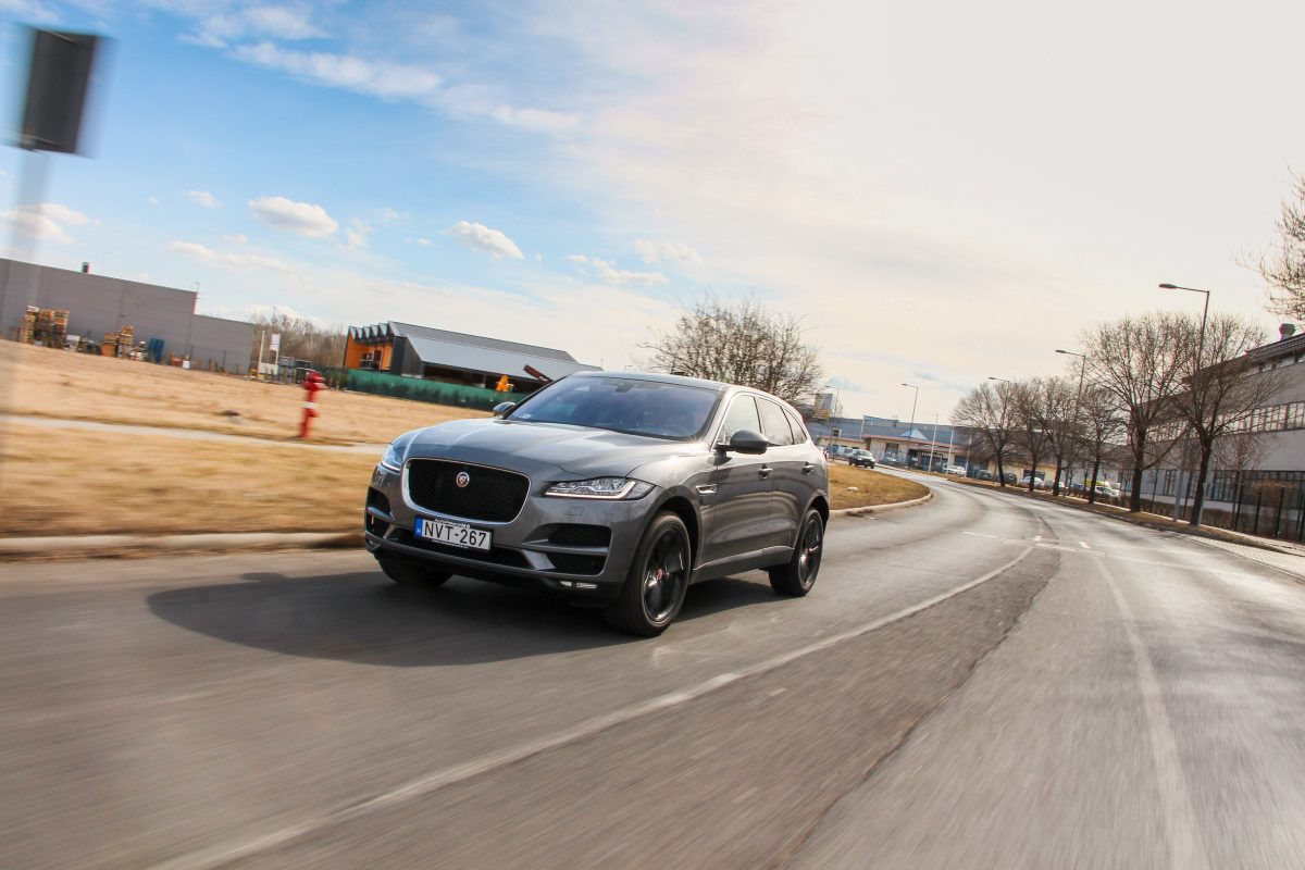 JAGUAR F-PACE