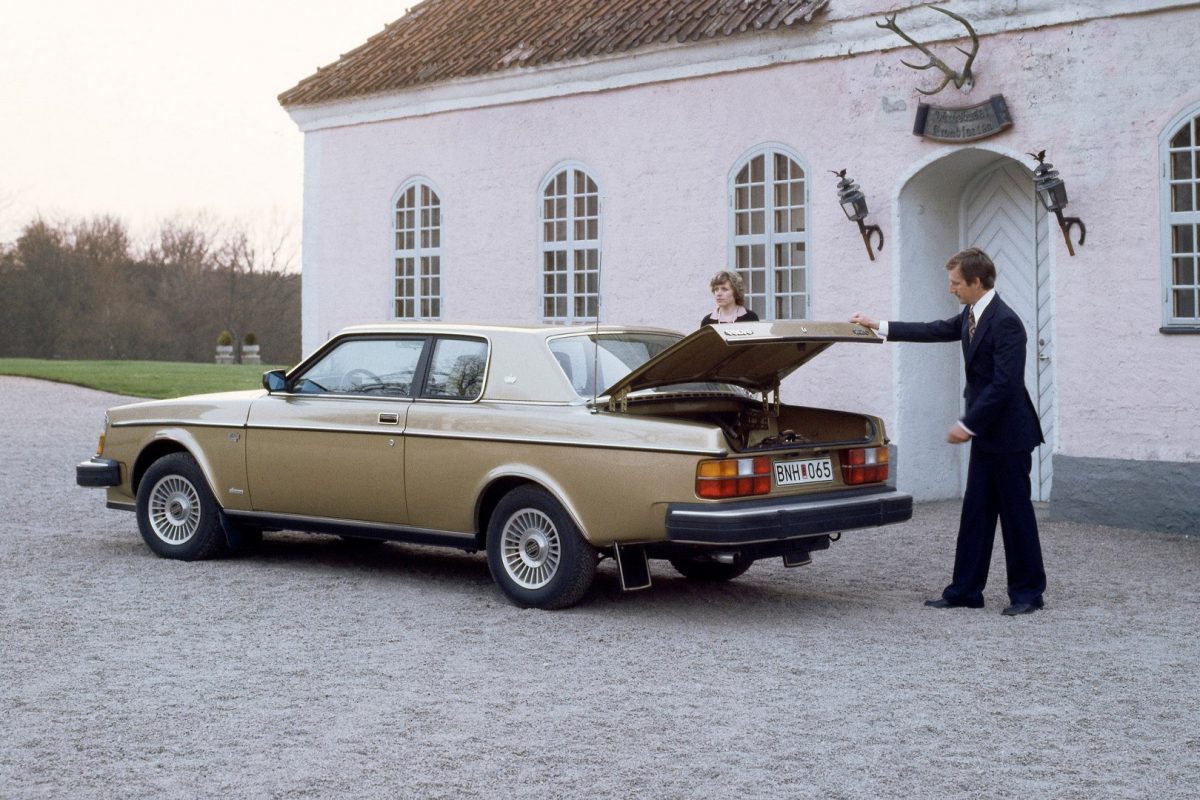 VOLVO 164